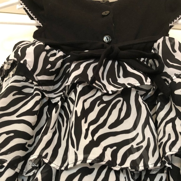 Girls, 2T, adorable dress - Picture 5 of 6